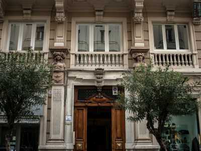 L�ingresso si trova per� sulla perpendicolare via Putignani 